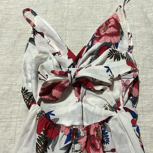 BRAND NEW Open back Romper. Size S - Picture 3 of 3